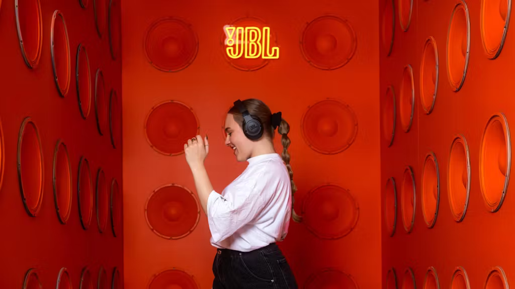 JBLs immersive Neon Sign-Erlebnisse 🎧